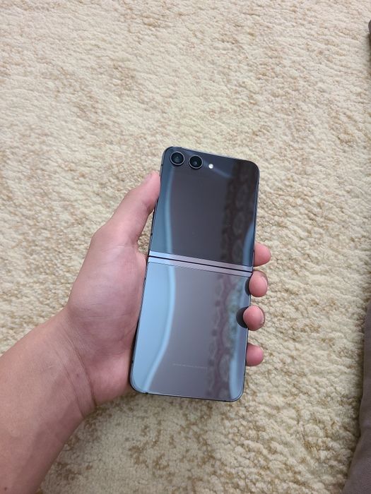 Samaung Galaxy Z Flip 5