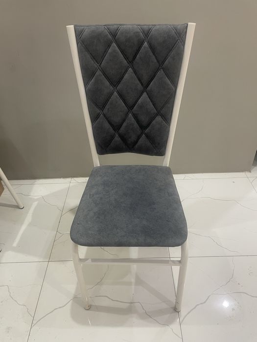 Стол и стулья продается