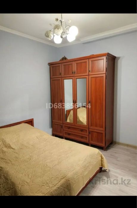 Спальня: шкаф+антресоль, кровать. Дерево.