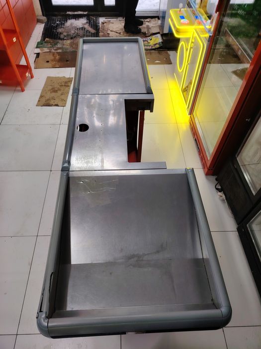 Продам кассовый стол