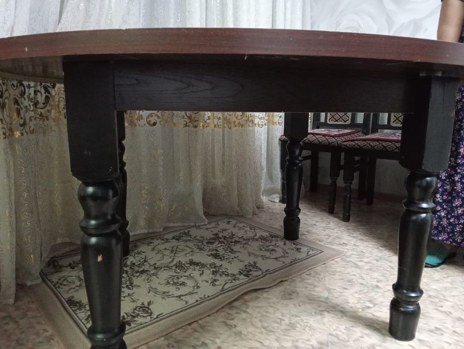 Кухонный стол , диаметр 1,5