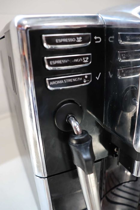 Кафеавтомат Philips Saeco Incanto HD8911/09, Устройство за пяна, Функция Cappuccino, Керамично острие, 15 бара, 1.8 л, Черен
