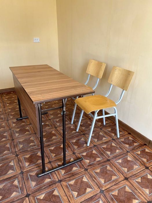 Maktab partalari va stullari sotiladi