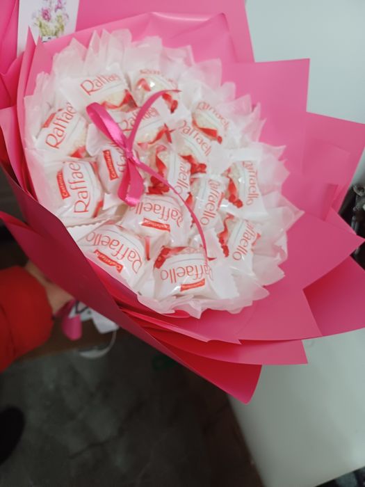 Букет из рафаэлок