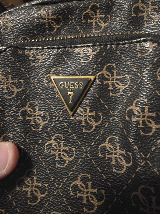 Guess чантичка за през рамо