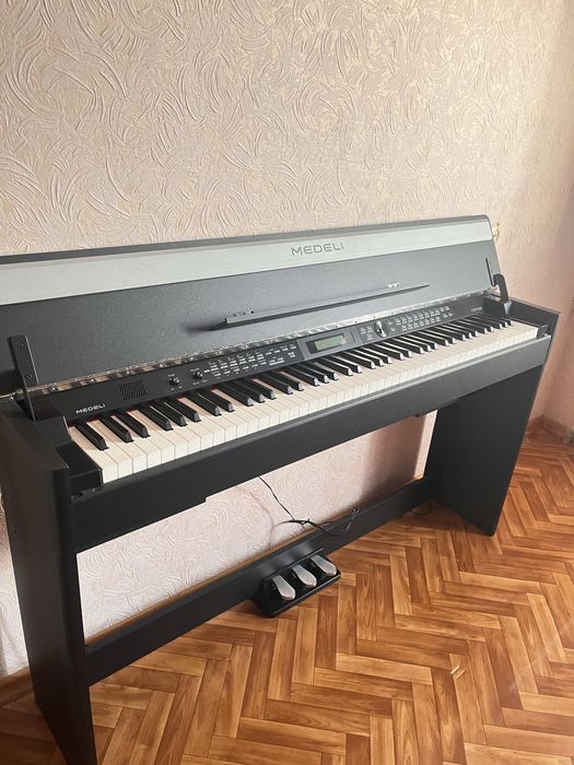 Цифровое пианино MEDELI