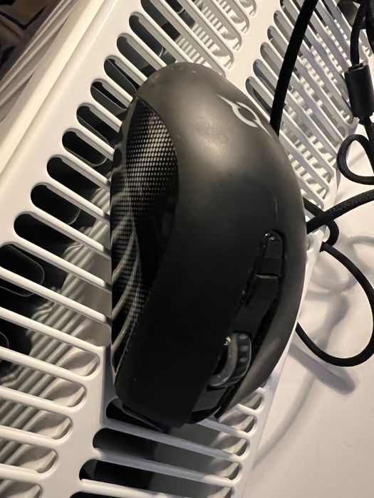 Mouse-ul este de vânzare cu iluminare din spate.