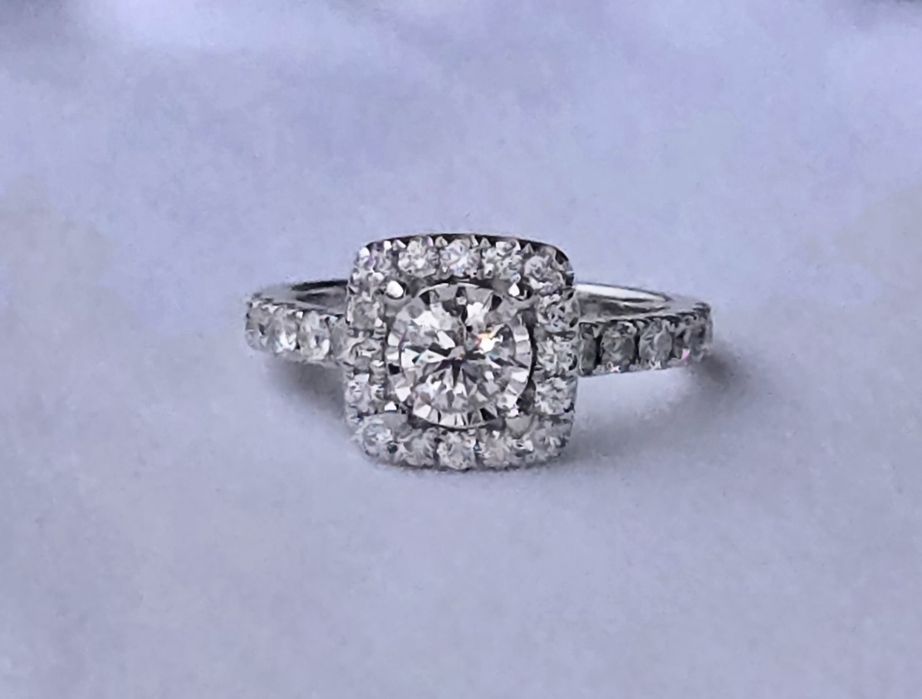 Inel de logodnă din aur cu diamante naturale 0,95ct.