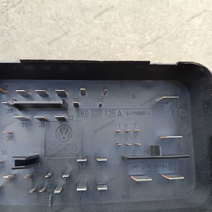 Panou tablou sigurante VW Golf 5 cod 1K0 937 125 A