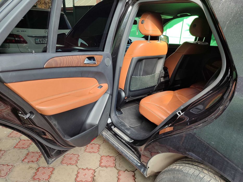 GLE 300 4-matic 2018 года. Черный.