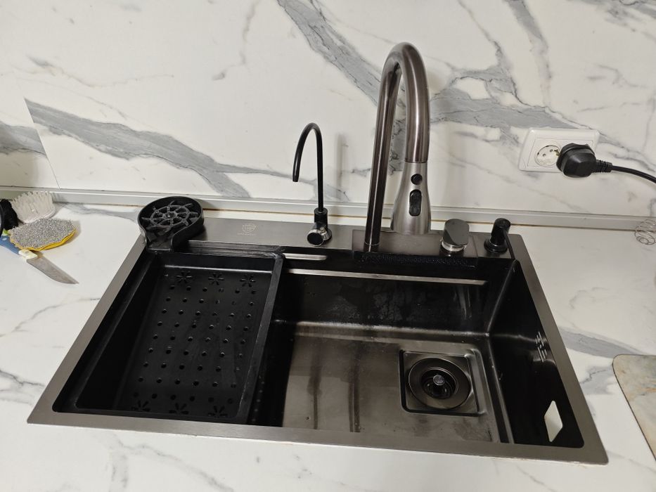 Продам кухонную мойку