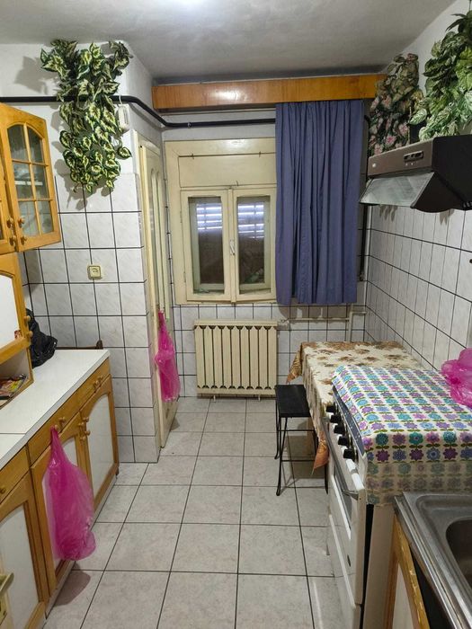 Apartament 3 camere, 2 balcoane ,vis-a-vis de koktail Rive.