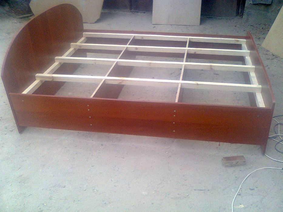 Кровать спальняя