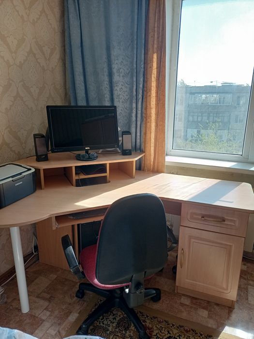 Продам компьютерный стол