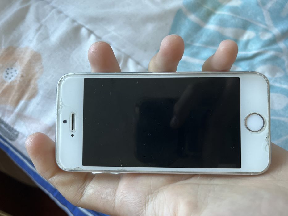 Айфон 5s продаю.
