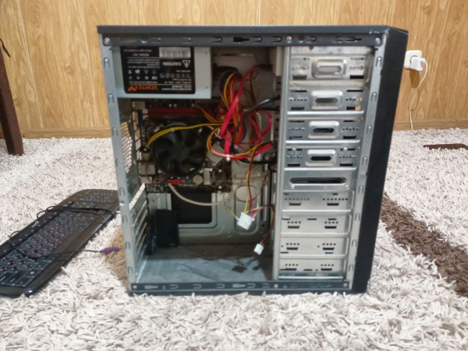 Системный блок и клавиатура