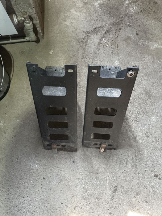 Кранштейны на Дополнительные фары Hilux