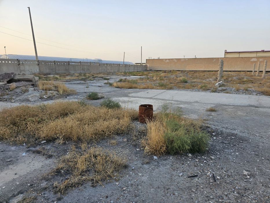 Продается нежилая база в городе Навои, по ул. Тинчлик.