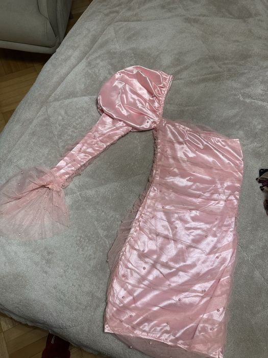 Рокля с един ръкав