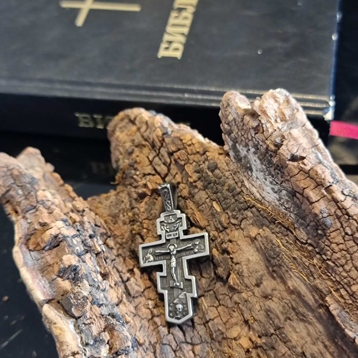 Красив двулицев стоманен кръст с гравирани надписи на старобългарски