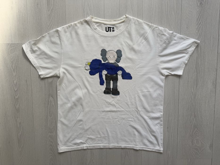 Продам футболки Uniqlo x Kaws
