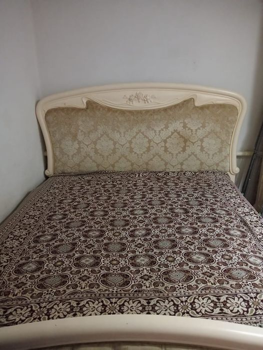 Спальня кровать ..