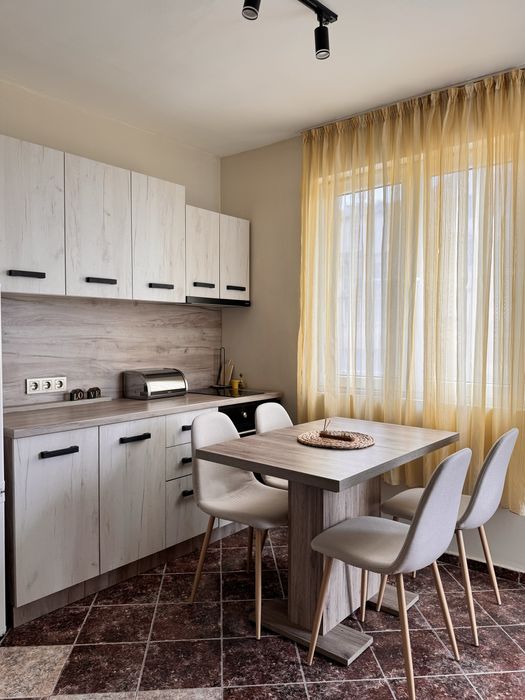 Четиристаен апартамент под Наем в кв. Победа, гр. Варна