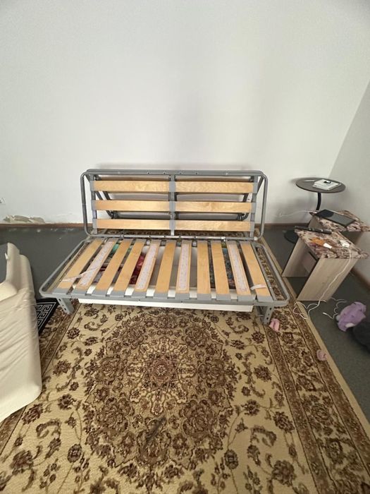 Прихожка,кухонный гарнитур и диван