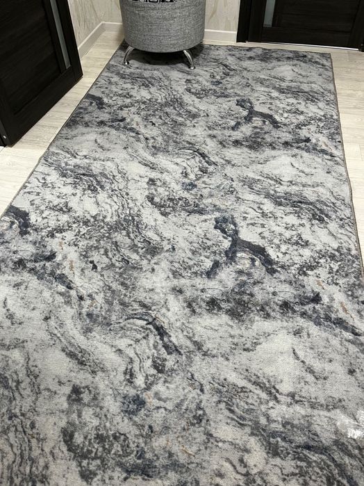 Продам 2 ковра в хорошем состоянии