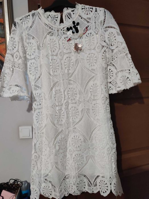 Бяла рокля от дантела