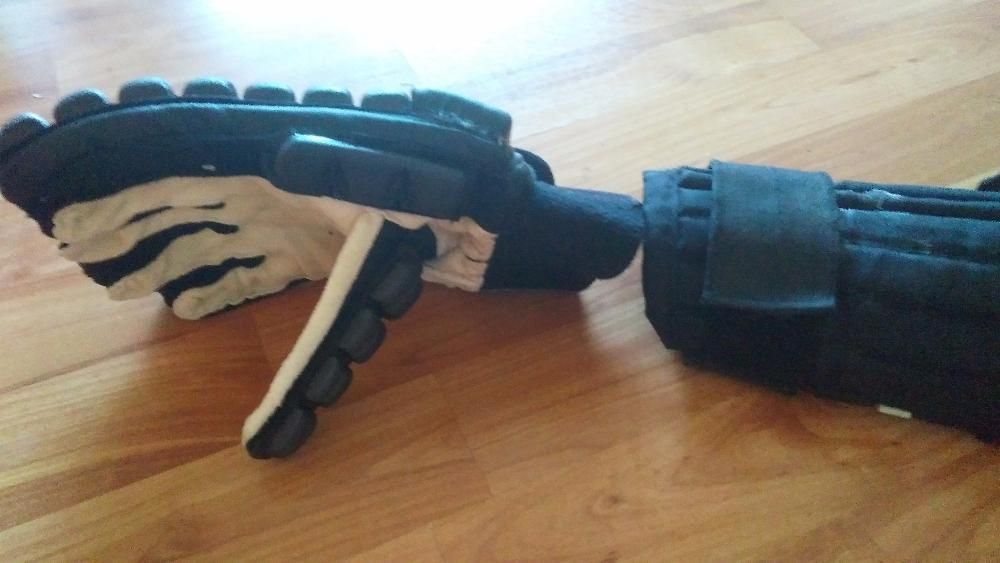 ръкавици предпазни + нагръдник за бой с ножове или пръчки