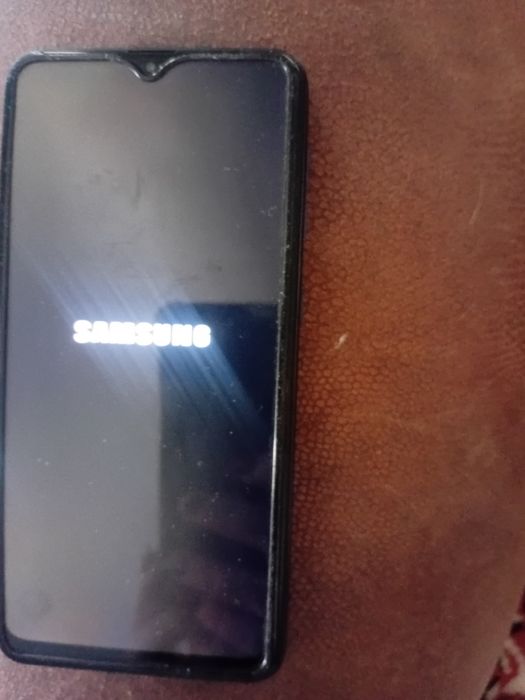 Продам телефон самсунг