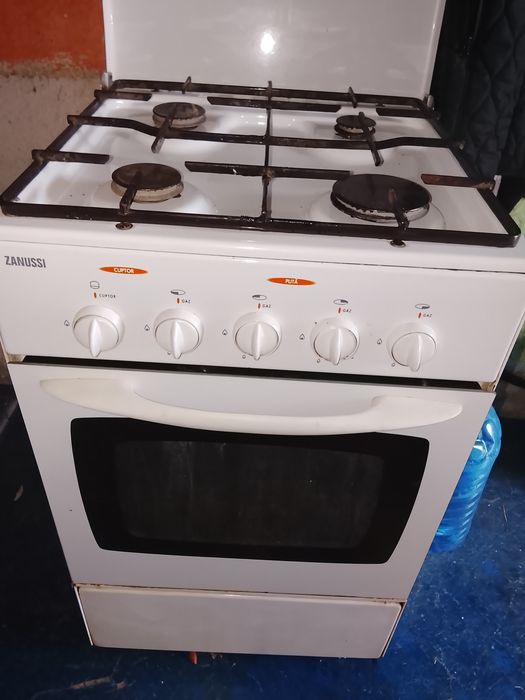 Aragaz Zanussi totul funcțional