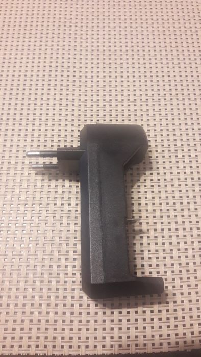 Incarcator universal pentru 3.7V 18650 16340 14500