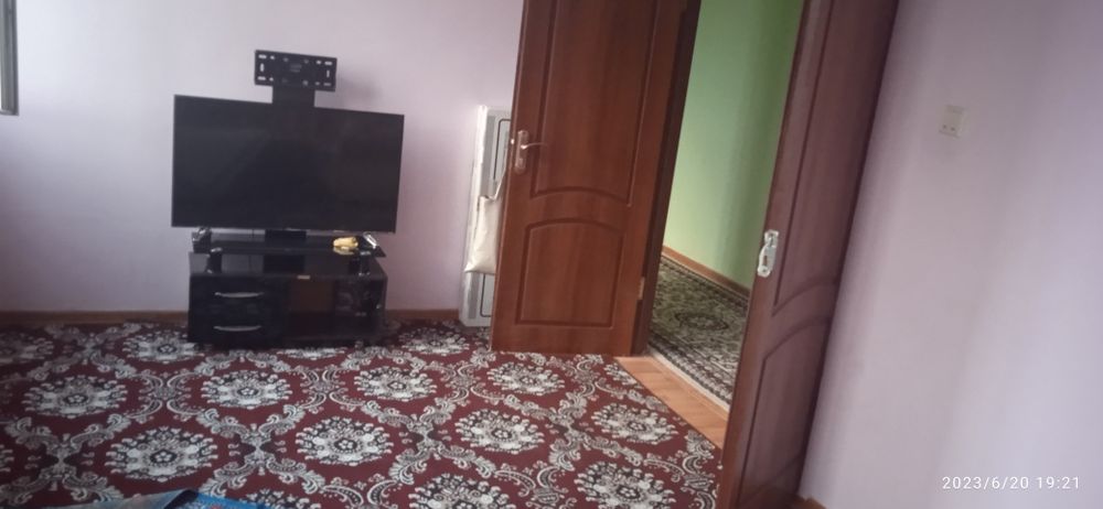 Истиклол стадиони рупарасида 2 хона сотилади