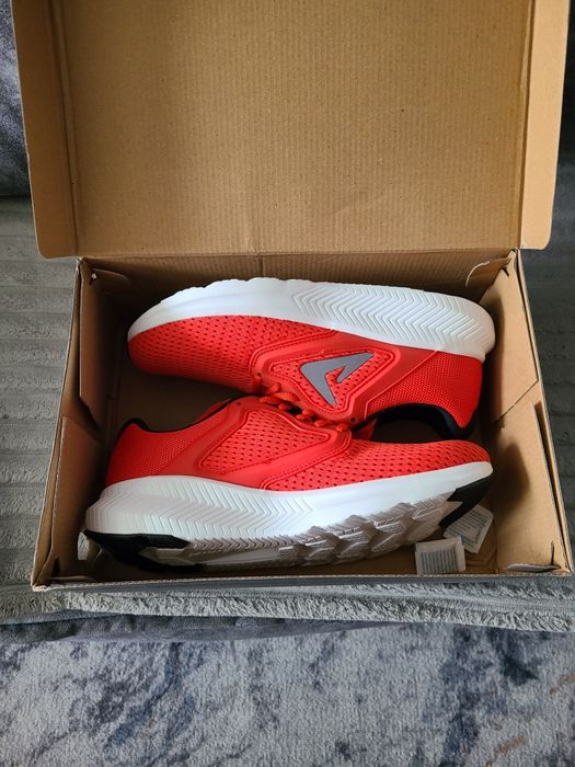 Кросовки Демикс 42 размер новые