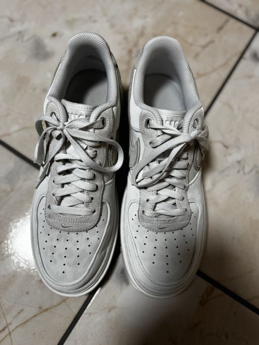 Nike Air Force 1 Luxe