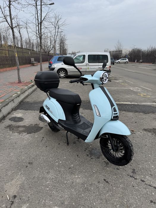 Scuter RDB BLUE BERRY 50cc, 4 timpi, Topcase GIVI, 2 Casti, 4000Km