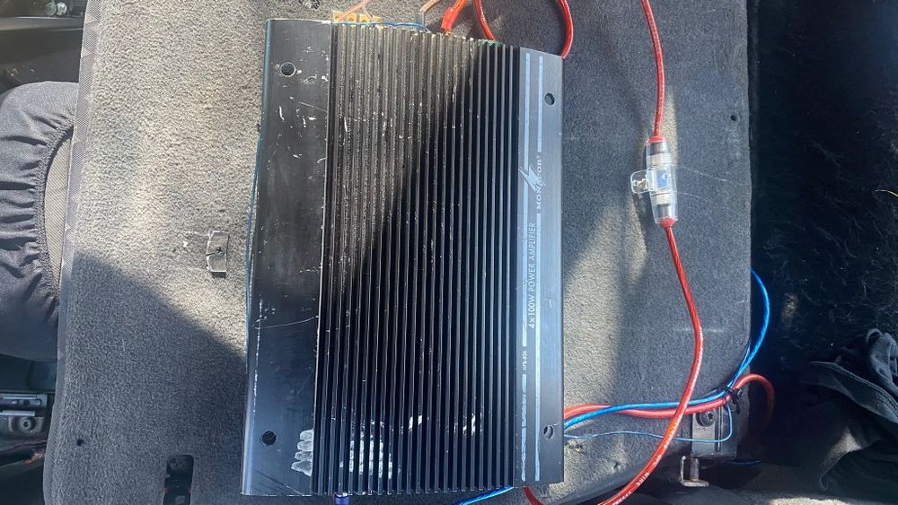 Statie subwoofer auto