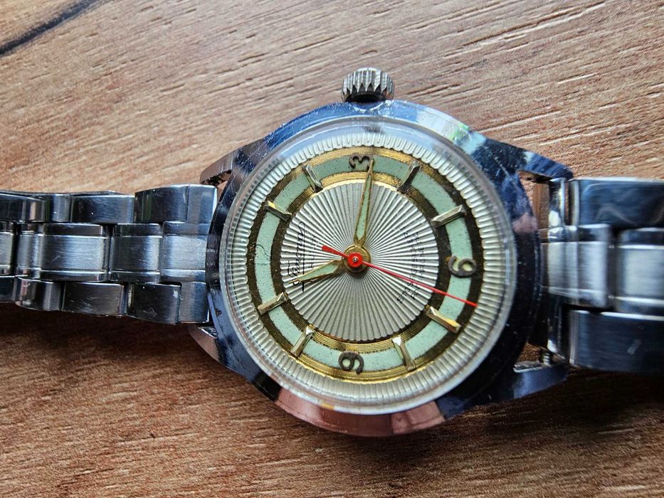Винтидж немски механичен ръчен часовник Finona 17 Rubis (от периода на 1960–1970-те години)