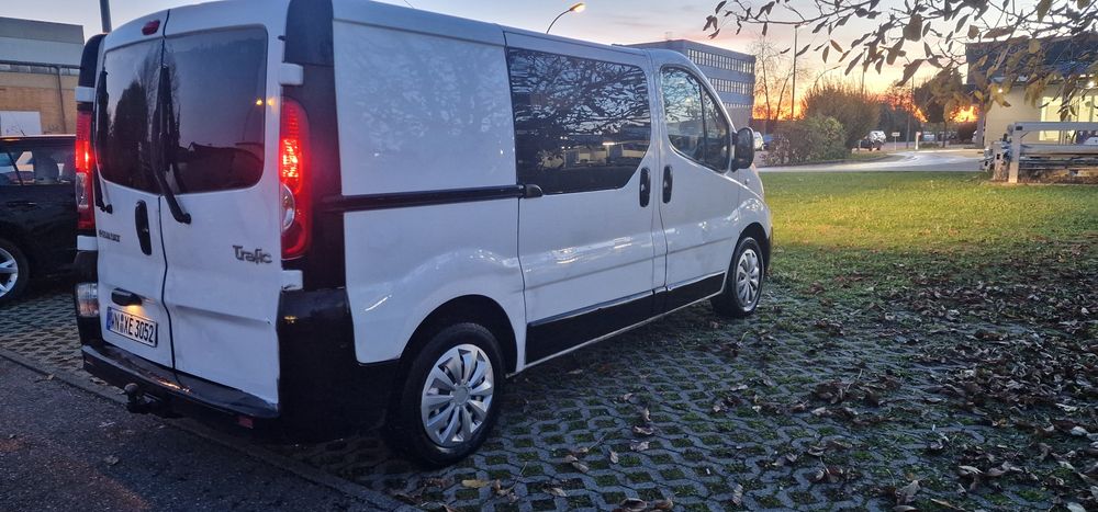 Renault.  Trafic
