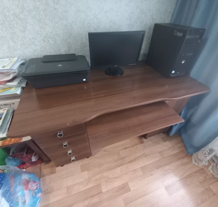 Офисный стол/Компьютерный стол