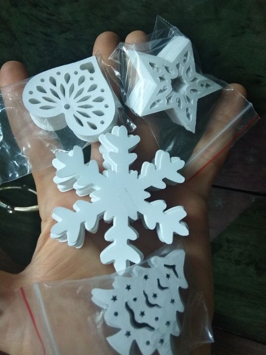 Снежинки ёлочки звёзды сердечки декор.