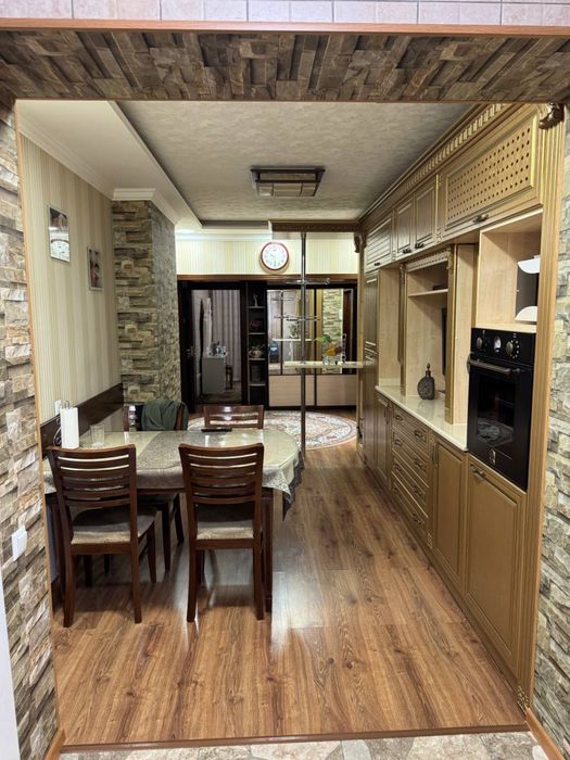 Сдаеться своя 4 комнатная квартира госпитальный рынок