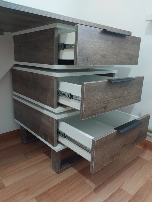 Стол для дома и офиса