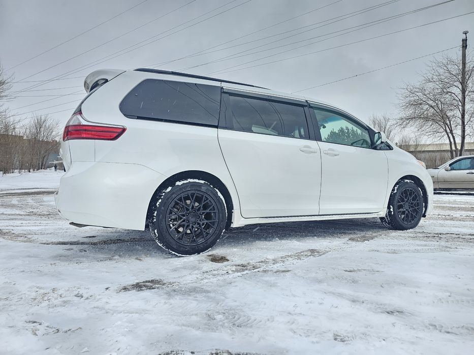 Продам Toyota Sienna