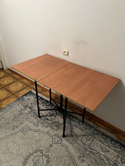 Продам стол небольшой срочно!