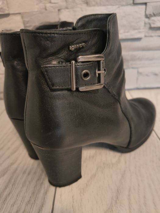 Botine negre toc gros