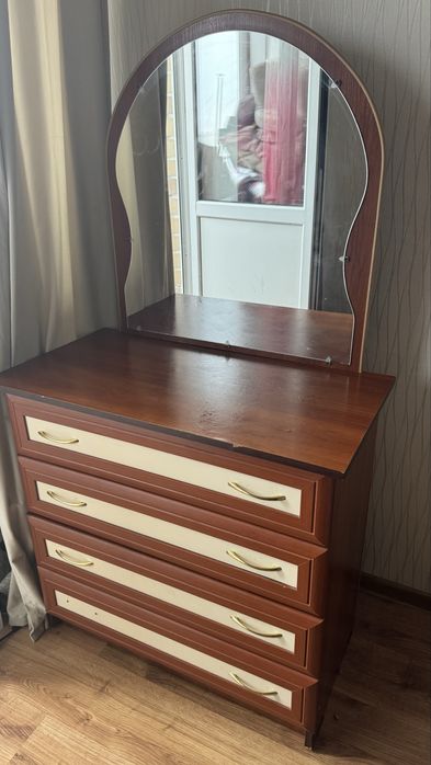 Продам комод с зеркалом