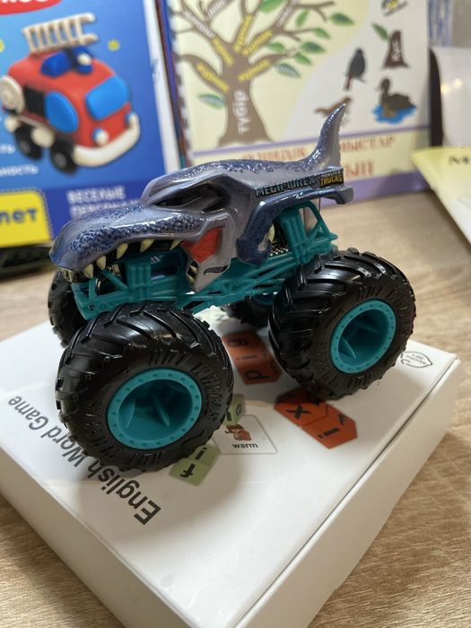 Monster trucks hot wheels
